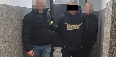 Uszkodził pojazdy i próbował zaatakować policjantów