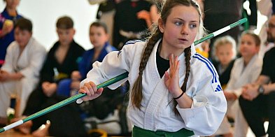 Młodzi wojownicy na macie w Potoku Górnym. Relacja z Ligi Ju-Jitsu Karate (FOTO)