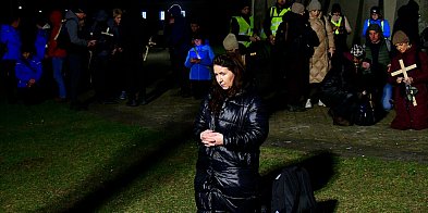 Ekstremalne wyzwanie wiary. Kilkaset osób wyruszyło z Biłgoraja na nocny szlak EDK