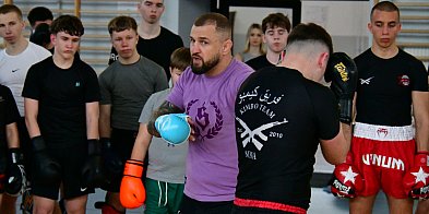 „Polski Zombi” na hali ZSBiO. Lekcja kickboxingu od legendy sportów walki