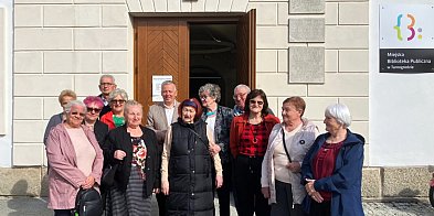 Janusz Skubisz i seniorzy w Tarnogrodzie