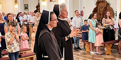 Siostry serafitki żegnają się z Biłgorajem