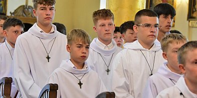 Blisko 100 ministrantów przyjęło krzyże lektorskie w Biłgoraju FOTO, VIDEO