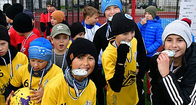 Ministranci uczcili Jana Pawła II sportową rywalizowali na boiskach PCS-57180