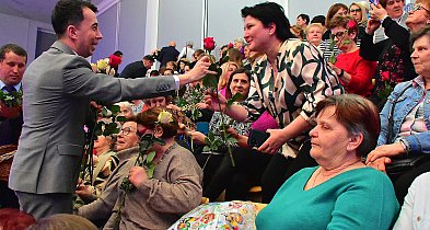 Prawie tysiąc kobiet w biłgorajskiej Budowlance. Tak świętował Powiat FOTO, VIDEO