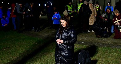 Ekstremalne wyzwanie wiary. Kilkaset osób wyruszyło z Biłgoraja na nocny szlak EDK