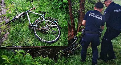 Ucieczka zakończona kąpielą. Pijany rowerzysta wpadł do zbiornika wodnego