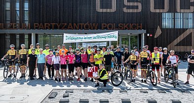 Na rowerach dla bohatera. Rajd pamięci pilota Andrzeja Gawrona