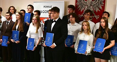 Powiatowy Dzień Olimpijczyka. Nagrodzili uczniów (FOTO, VIDEO, WYNIKI)