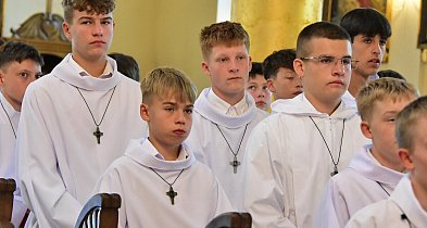 Blisko 100 ministrantów przyjęło krzyże lektorskie w Biłgoraju FOTO, VIDEO