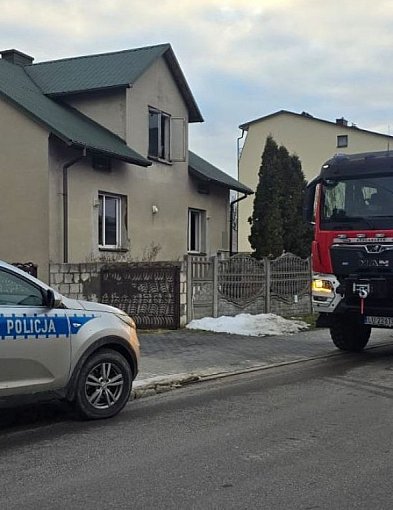 Policjanci uratowali dwie osoby przed śmiercią w pożarze