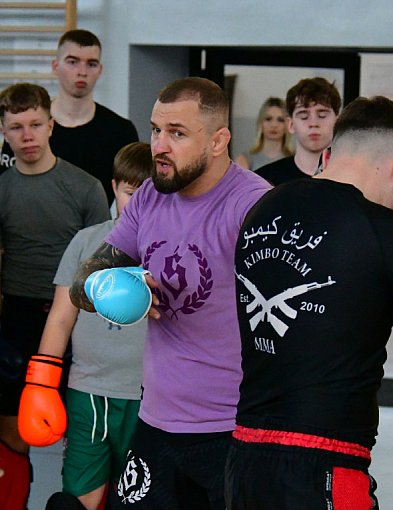 „Polski Zombi” na hali ZSBiO. Lekcja kickboxingu od legendy sportów walki