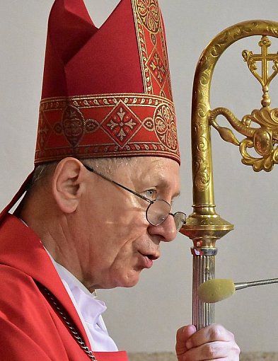 Rozmowa z biskupem Marianem Rojkiem: O znaczeniu Triduum Paschalnego dla wiernych