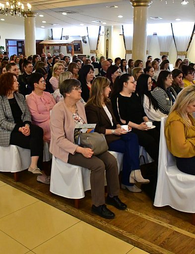 Wiedza, która chroni najmłodszych. Powiatowa konferencja w Józefowie