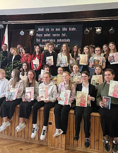 Młodzi recytatorzy na straży pamięci o Poecie-Powstańcu. Wyniki konkursu