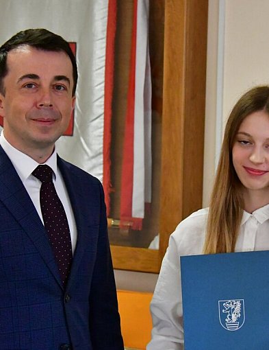 Dziewczyny zajęły V miejsce w kraju. Starosta wyróżnił biegaczki z ONZ-tu