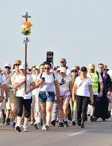 Tradycji stało się zadość. Pielgrzymi z Łukowej idą do Krasnobrodu (FOTO)