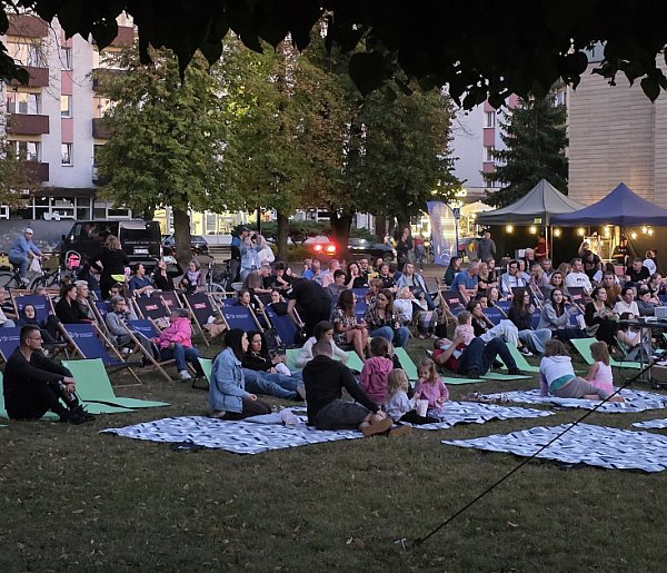 Niezapomniane wieczory pod chmurką: Kino plenerowe w Biłgoraju (FOTO)-56196