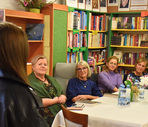 "I Ty możesz zostać poetą": Teresa Hałas gościem filii bibliotecznej w Chmielku-57327