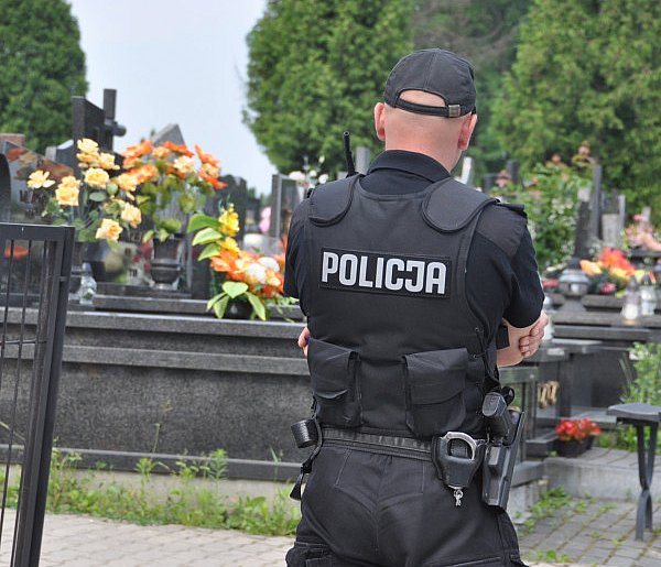 Nie dajmy szansy złodziejom - odwiedzając nekropolie zachowaj czujność i rozwagę-57617