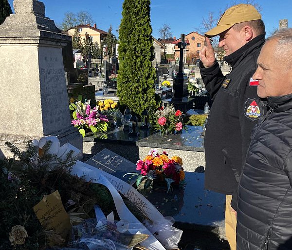 Strażacy uczcili zmarłych kolegów-57788