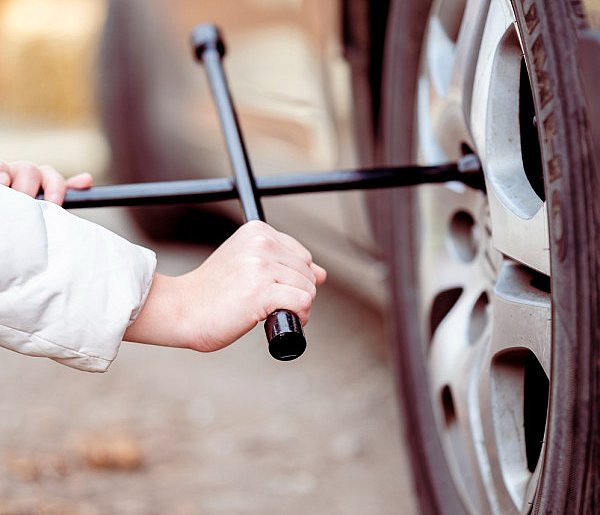 Z pozoru drobiazg, a może skończyć się tragedią. Urząd ostrzega kierowców-57979