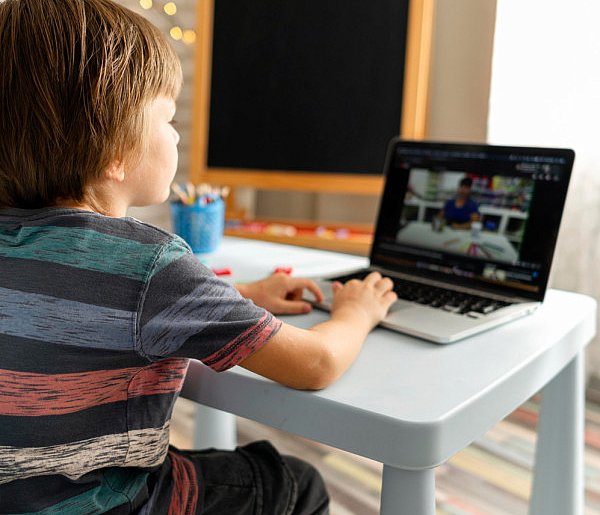 Popularni influencerzy mogą mieć kłopoty. Treści dla dzieci budzą kontrowersje-58140