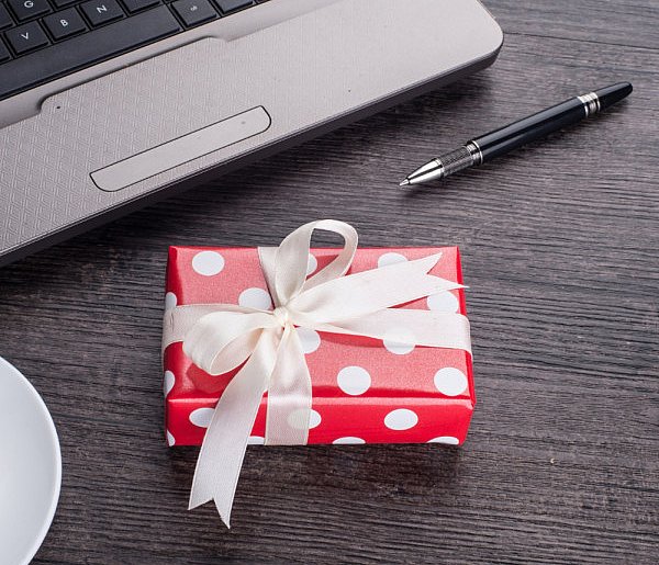 Świąteczna paczka może stać się problemem. Skarbówka patrzy z ukrycia-58614