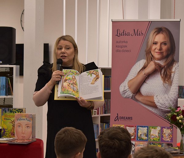 Spotkanie autorskie z Lidią Miś w Miejskiej Bibliotece Publicznej w Tarnogrodzie-58611