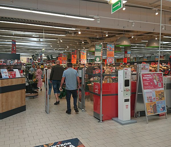 Pracownicy popularnej sieci mają dość. W południe zatrzymają pracę-59059