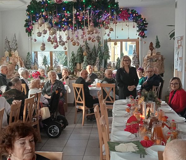 Świąteczne spotkanie pokoleń. Wyjątkowy dzień w biłgorajskim Domu Seniora-59614