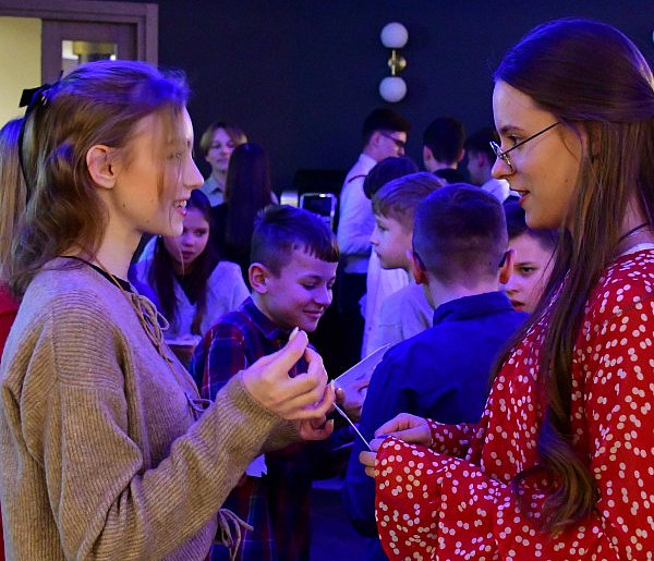 Oazowa wspólnota przy wigilijnym stole. Wyjątkowy opłatek młodych w Glinach (FOTO)-59734