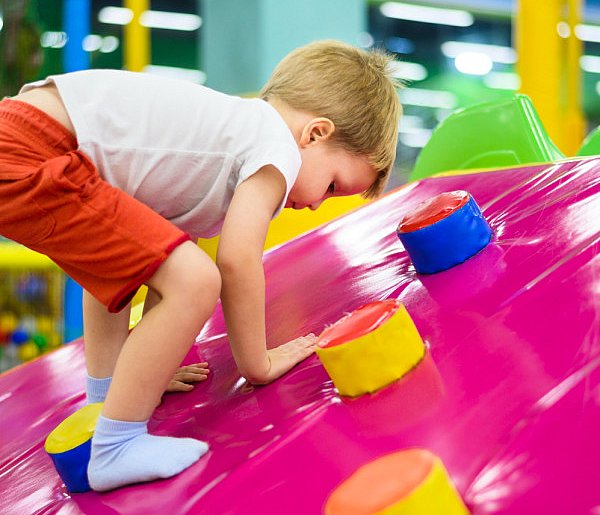 Zostawiasz dziecko w sali zabaw? Urząd wykrył poważne uchybienia-60370