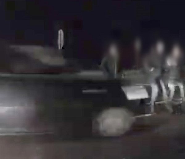 Potrąciła pieszą na przejściu i odjechała (VIDEO)