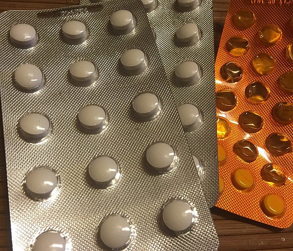 Pilny komunikat GIF. Popularny lek dla kobiet wycofany z aptek