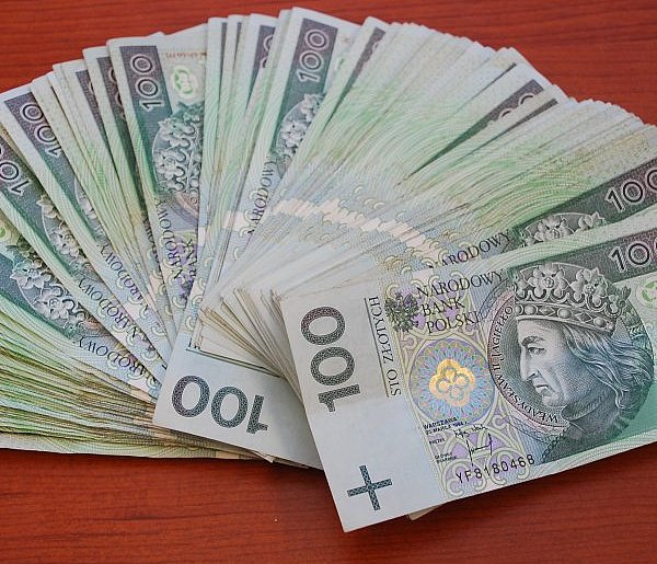 Jak 42-latka straciła 1000 zł, chcąc pomóc "znajomej"