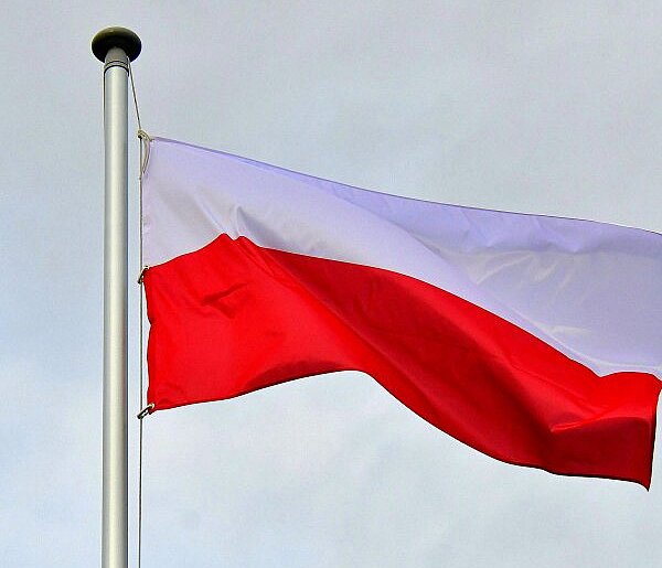 Dzień Flagi Rzeczypospolitej Polskiej: Dlaczego świętujemy właśnie 2 maja?