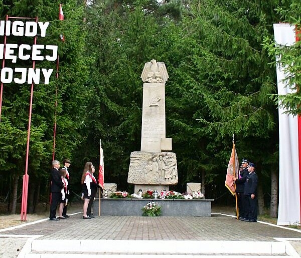 Rocznica pacyfikacji Majdanu Starego. Oddano hołd ofiarom (FOTO)