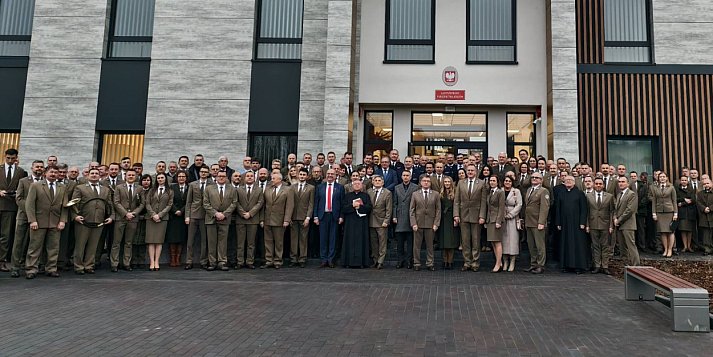 Ze stuletniego budynku do nowoczesności. Leśnicy z Józefowa mają nową siedzibę (FOTO)