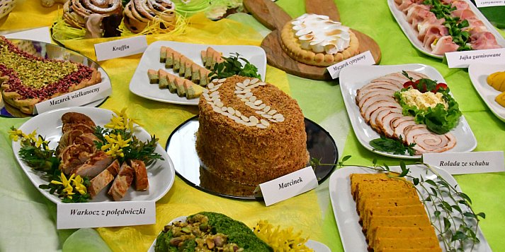 Wielkanocny stół w ZSZiO. Tradycyjne smaki w nowoczesnej odsłonie biłgorajskiej młodzieży