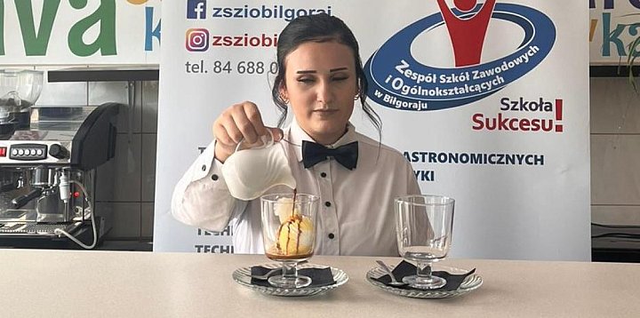 Kawa na ławę – uczniowie ZSZiO uczą uczniów sztuki...-56267