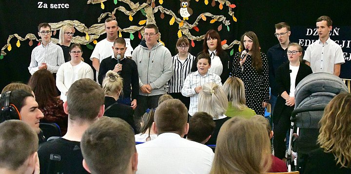 Uroczysta akademia z okazji DEN w ZSS w Biłgoraju-57159