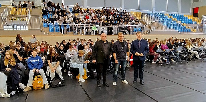 Aktywny dialog i pozytywna energia: Michał Zawadka...-57824