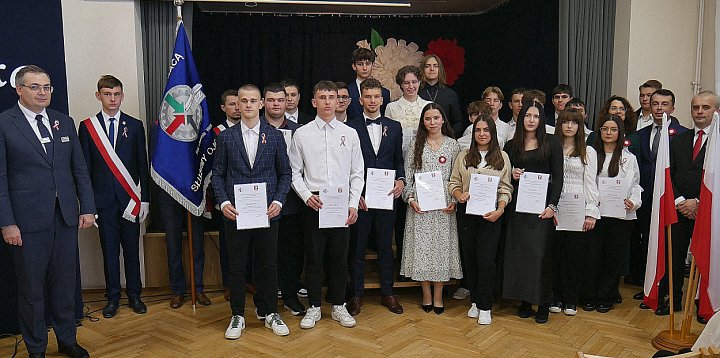 Uczczenie Niepodległej i nagroda za osiągniecia w nauce-57953