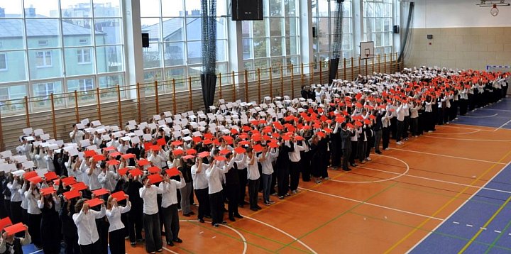 "Szkoła do hymnu" w I LO im. ONZ-57980