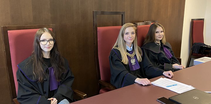 Uczniowie I LO im. ONZ z wizytą w Sądzie Okręgowym-58118