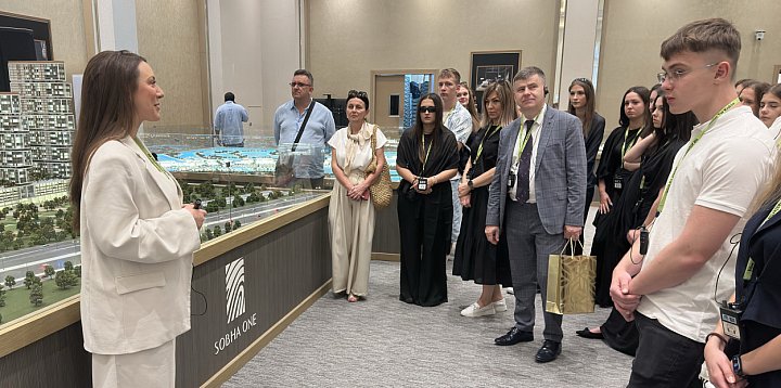 Uczniowie ZSBiO z wizytą u dewelopera Sobha Realty w...-58647