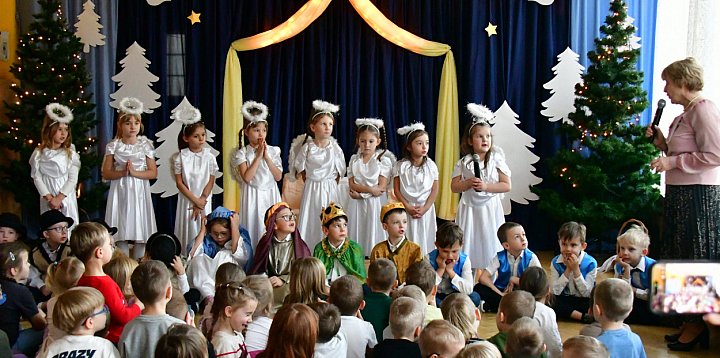 Małe aniołki i pastuszkowie. Jasełka w...-59385