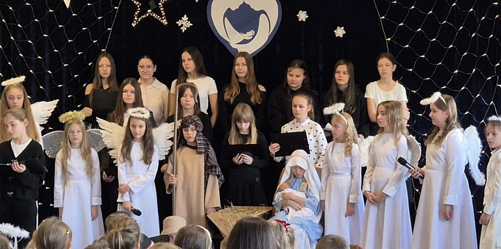 Świąteczne widowisko uczniów z Różańca Drugiego-59499