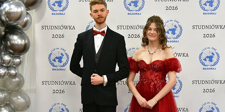 Studniówka LO im. ONZ w Biłgoraju: Poloneza czas zacząć